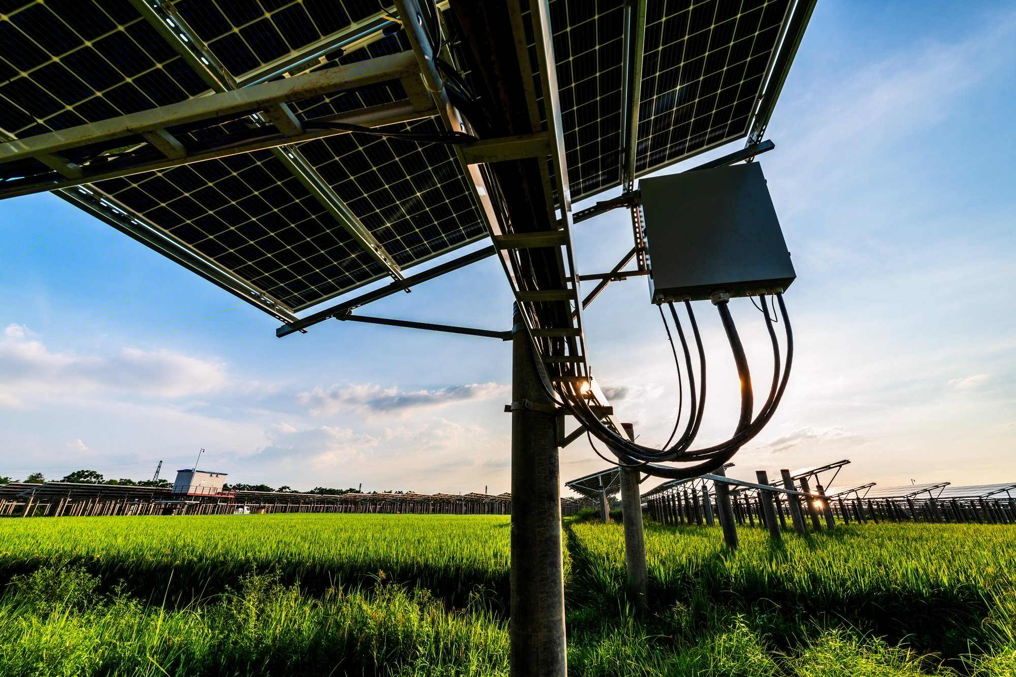 solar-power-plant-2023-11-27-04-57-20-utc
